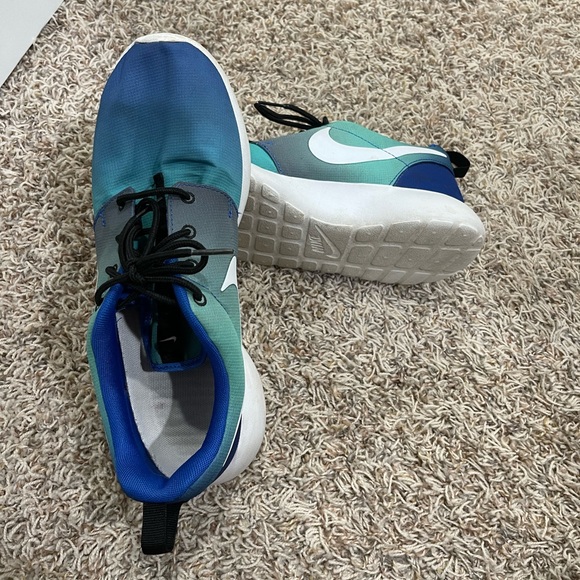 Nike Roshe - Picture 2 of 2